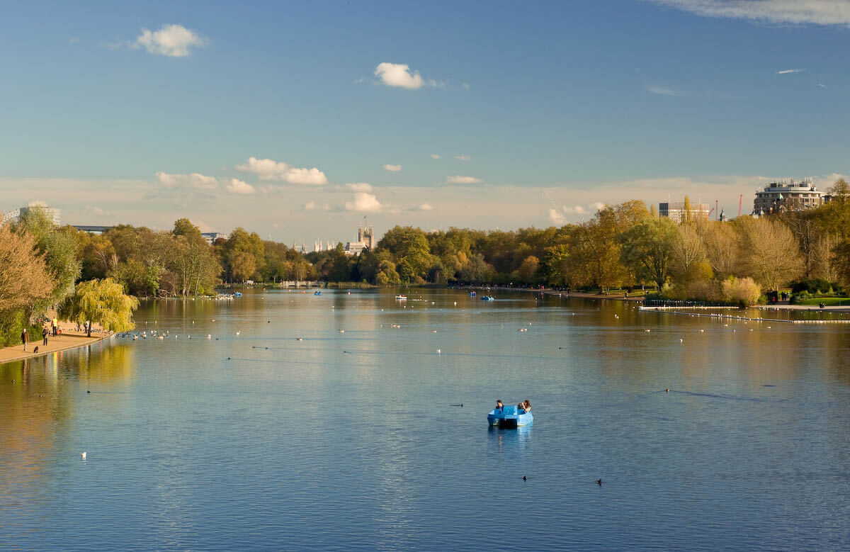 Tip: Perfect for a picnic — grab supplies from nearby markets.